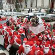 Colindători: Moşii Crăciun au invadat Suceava