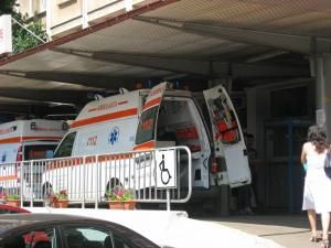 Răniţii au fost preluaţi de ambulanţe şi duşi la „Urgenţele” Spitalului Judeţean 