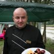 „Barabula turmentată”, fiartă în afinată, a fost pregătită de Bogdan, bucătarul-şef de la Pensiunea „Perla Bucovinei”