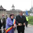 Primarul din Dolhasca, Maria Cojocaru, şi preşedintele Consiliului Judeţean Suceava, Gheorghe Flutur, au tăiat panglica inaugurală