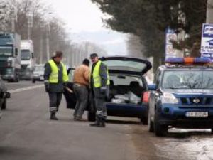 UPDATE: 17:05 - 77 de poliţişti de frontieră şi vameşi de la Siret, reţinuţi de procurorii DNA