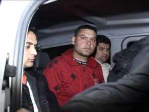Trei dintre răpitori, imobilizaţi de poliţiştii băcăuani Foto: Ziarul de Bacău