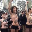 &quot;Acţiune topless&quot; în catedrala Notre-Dame. Militante Femen au sărbătorit plecarea Papei