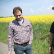 Cei doi nemţi care fac agricultură pe câmpurile din Fălticeni