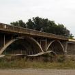 Podul de la Roscani a fost refăcut pe mai puţin de jumătate din distanţă