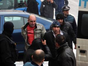 Procurorii au cerut arestare a 15 membri ai grupării, aduşi ieri în faţa magistraţilor de la Tribunalul Suceava