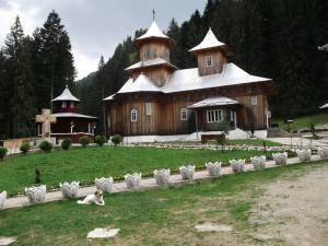 S-a dezlegat misterul: minora dispărută şi căutată de jumătate de ţară a fost găzduită la Mănăstirea Sihăstria Rarăului