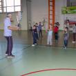 Peste 30 de copii din Fălticeni învaţă să joace tenis prin Programul „Micul as în tenis”