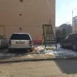 Un tobogan dintr-un loc de joacă de pe strada Avântului se termină într-un bloc