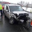 Impactul a fost atât de puternic, încât motorul Fiatului a fost smuls de sub capotă şi proiectat în şanţ