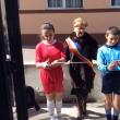 Primarul comunei Voitinel, Maria Pleşca tăind panglica de inaugurare a sălii de sport