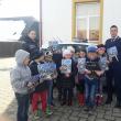 Poliţişti la una din şcolile în care au ajuns