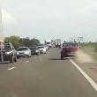 Autoturismul condus de şoferul beat iese de pe șosea, pătrunzând pe acostament