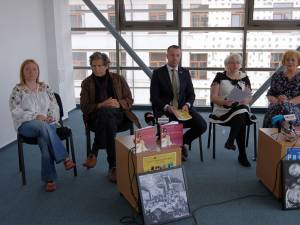 Alina Mihăiescu (stânga), Alexander Hausvater, Lucian Harşovschi, Carmen Veronica Steiciuc, Angela Zarojanu (dreapta)