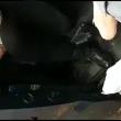 Cerşea cu mâinile bandajate, mimând că le are amputate