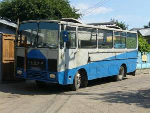 Autobuz Roman Diesel A 8, denumit atunci o ”cutie de chibrituri pe roţi”