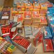 600 de petarde confiscate în urma unei percheziţii, în cadrul unei anchete demarate de poliţişti