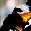 De ce consumul de alcool devine periculos. Foto: digi24.ro