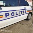 Un taximetrist a amenințat, în glumă, doi tineri cu un pistol și s-a trezit cu poliția acasă