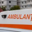Fata a fost preluată de o ambulanță și transportată spital