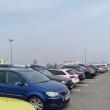 Zeci de mașini cu număr de Ucraina sunt abandonate în parcarea aeroportului