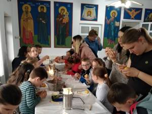 Atelier de încondeiat ouă la Parohia „Sfântul Prooroc Ilie” – Fălticeni