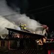 Incendiu puternic la trei locuințe lipite ale romilor din Bosanci