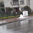 Apa revărsată în stradă, prin golirea unei conducte ACET, pentru remedierea unei avarii
