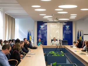 Întâlnirea cititorilor cu scriitorul Vasile Ernu, la USV