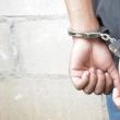 Un șofer care a refuzat să sufle în etilotest și a devenit agresiv, încătușat de polițiști
