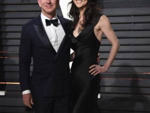 Limbajul nonverbal în cuplu – Jeff și MacKenzie Bezos