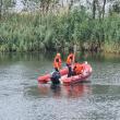 Trupul unui tânăr care s-ar fi înecat, căutat de pompieri în iazul de la Lipoveni