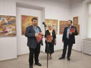 Vernisajul expoziției de pictură „Aripi de lumină”, semnată de pictorița Margareta Catrinu, la Muzeul de Istorie