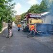 Lucrările de asfaltare continuă în cartierul  George Enescu, pe Aleea Jupiter