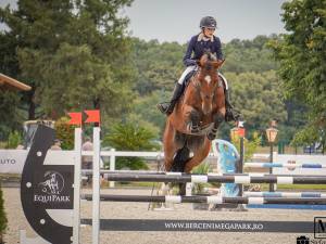 Naomy Georgescu a reprezentat România la Campionatul Balcanic la sărituri peste obstacole, la o categorie foarte dificilă, a cailor tineri