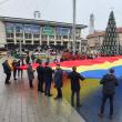 Centrul Sucevei a fost acoperit de un imens Drapel al României, într-o acțiune organizată de tinerii liberali suceveni
