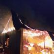 Gospodărie distrusă aproape în totalitate într-un incendiu devastator
