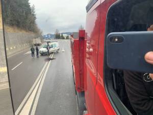 Bărbat accidentat de o mașină în timpul unei traversări imprudente