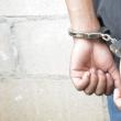 Un tânăr problemă din Suceava, arestat după ce a îmbrâncit o vânzătoare și a sustras o sticlă de cola