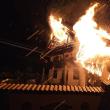 Incendiu foarte puternic, în plină noapte, la o vilă din Frasin