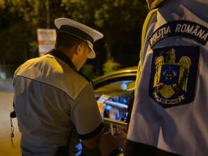 O șoferiță oprită în Suceava la un control nocturn nu avea permis valabil și era și ușor băută