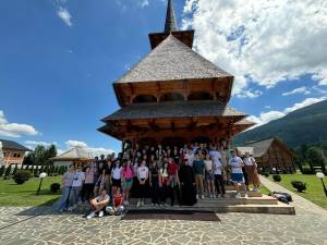 60 de tineri ai Asociației Tinerilor Ortodocși Suceveni (ATOS), în tabără la Mănăstirea Pietroasa - Borșa