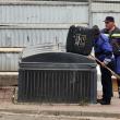 Polițiștii locali, puși să verifice gunoiul pe care sucevenii îl aruncă la tomberoane