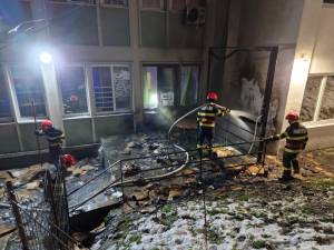 Incendiu în curtea Colegiului ”Petru Rareș”, de la o țigară aprinsă