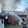 Două case, cuprinse de incendii miercuri după-amiază