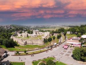 Consiliul Județean vrea să finalizeze amenajarea parcării de la Cetatea de Scaun a Sucevei până la începutul Festivalului Medieval