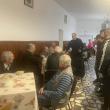 Excursie și masă la restaurant, pentru 85 de bătrâni de la cămin, în Vinerea Mare