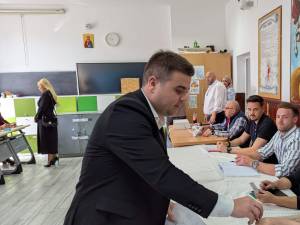 Lideri ai PSD, PNL și AUR din județ au votat în prima parte a zilei
