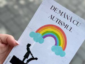 „De mână cu autismul”, o carte-document semnată de Amada Lupașcu va fi lansată la Cafeneaua Palo Santo