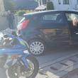 A intrat cu motocicleta pe contrasens, într-o mașină, și a fost proiectat la 20 de metri distanță